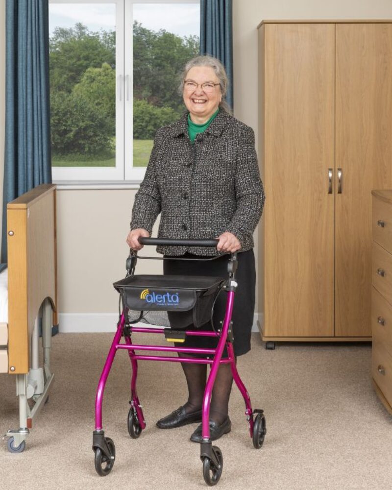 LIGHTWEIGHT INDOOR ROLLATOR